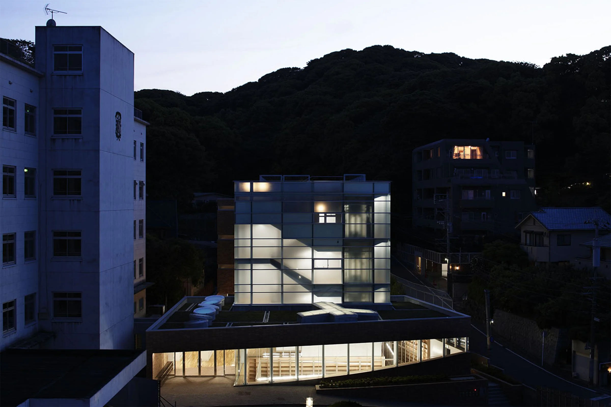 福岡雙葉学園新校舎 — structured environment